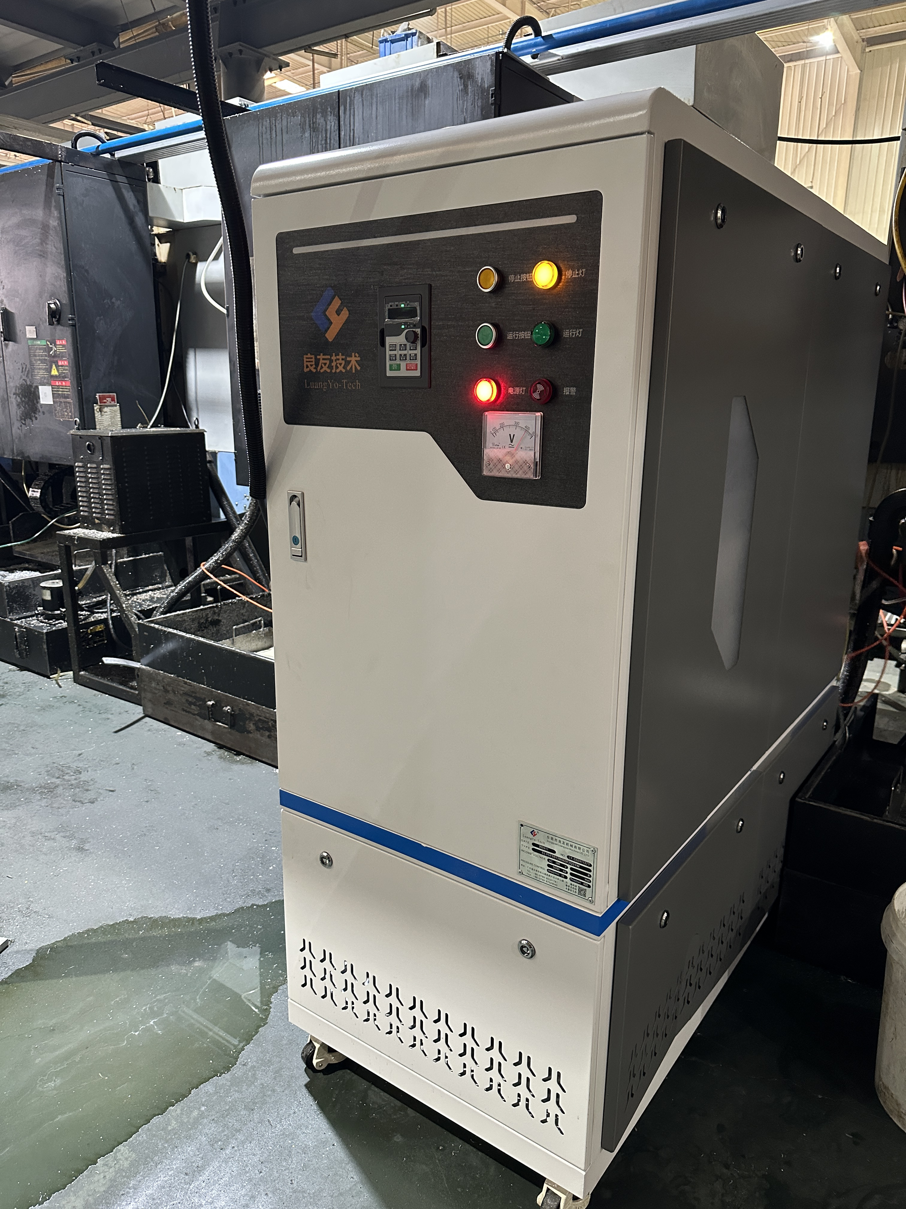 High-Pressure Water Deburring Cleanner